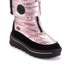 Pajar Tarina boot in the pink/gold stellare nylon color.